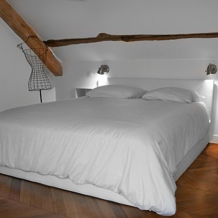 Loft Dans Le Clocher Face Au Chateau Bonnelles Exterior photo