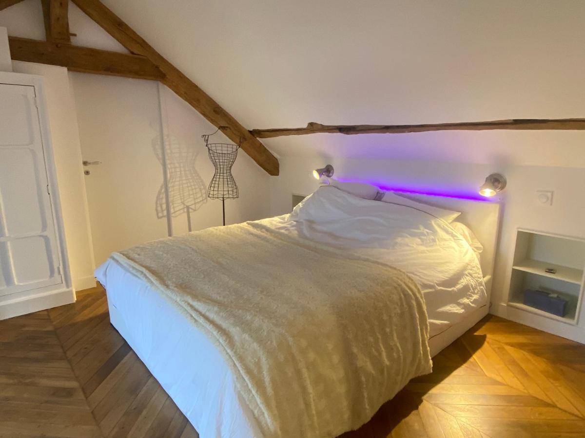 Loft Dans Le Clocher Face Au Chateau Bonnelles Exterior photo