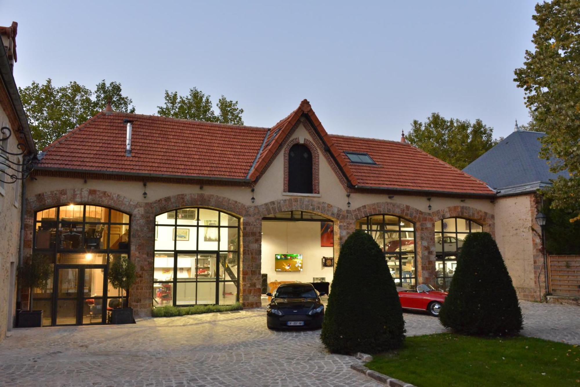 Loft Dans Le Clocher Face Au Chateau Bonnelles Exterior photo