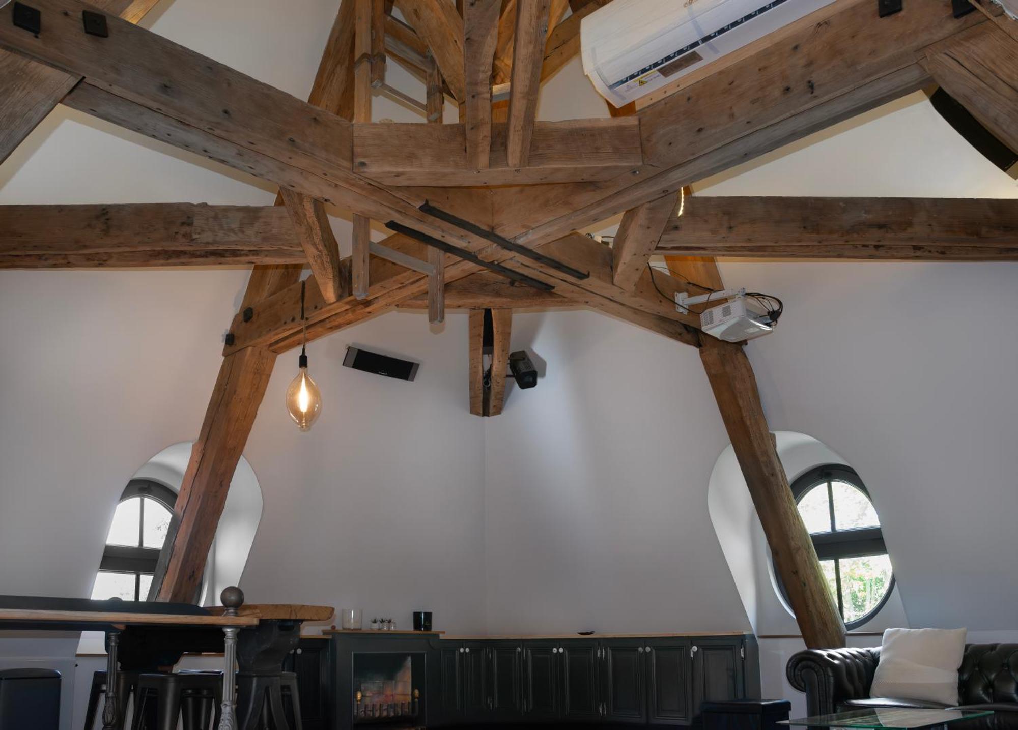 Loft Dans Le Clocher Face Au Chateau Bonnelles Exterior photo